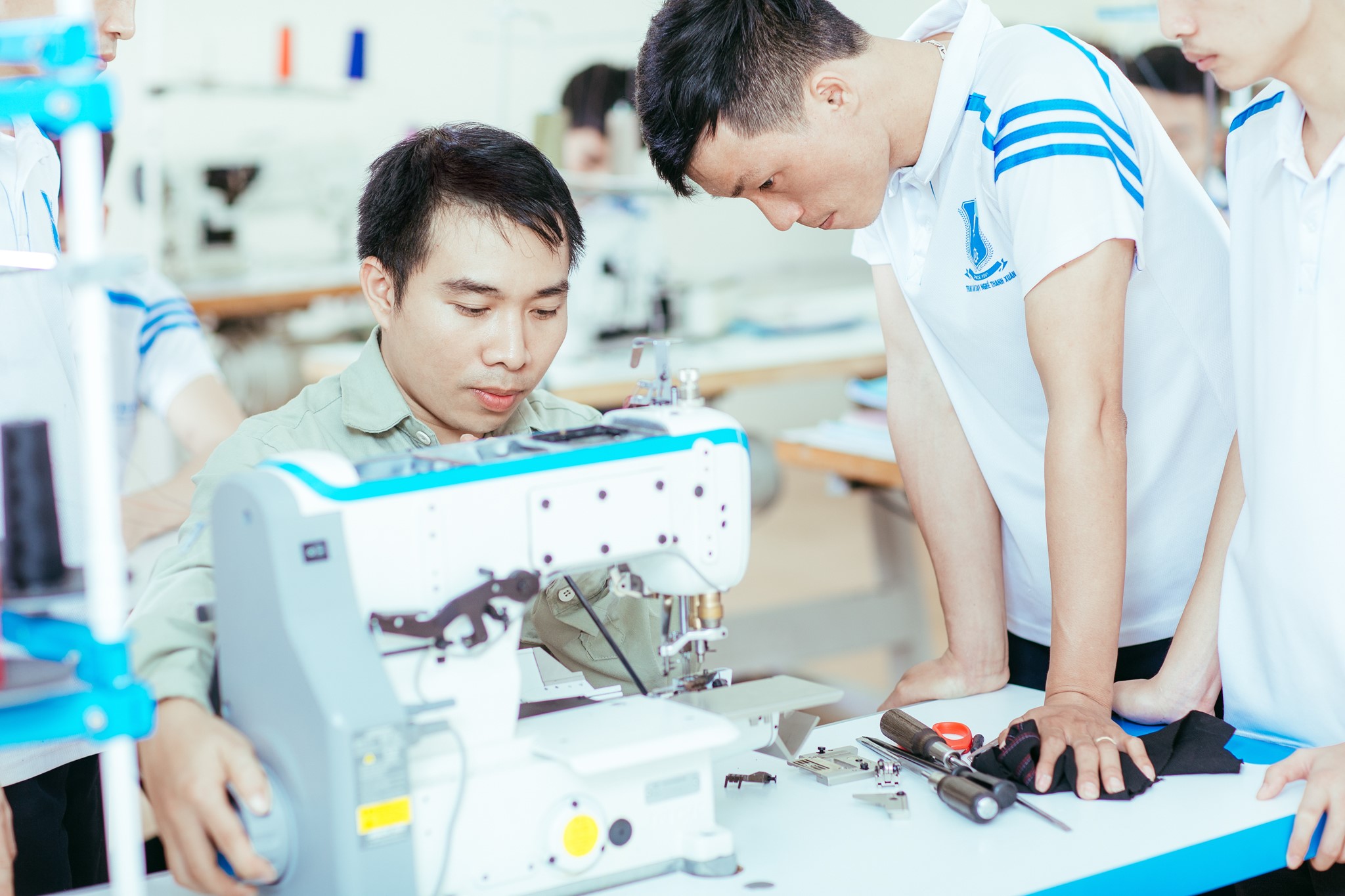 Hệ Trung cấp: Ngành Sửa chữa thiết bị may