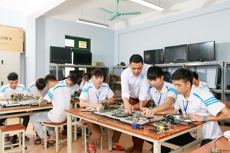 Hệ Trung cấp: Ngành Điện tử dân dụng