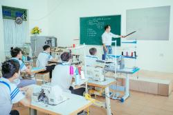 Thiết lập chương trình P , C trên máy lập trình 1906 và chuyển đổi các dòng máy lập trình , máy di bọ 1900 .