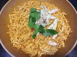 Hướng dẫn cách làm món Gà xé cay