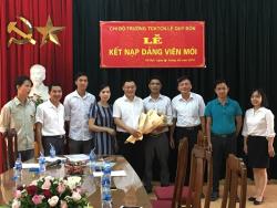 Lễ kết nạp Đảng viên mới năm 2018 của Chi bộ Trường Trung Cấp Kỹ Thuật Công Nghệ Lê Quý Đôn