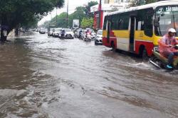 Nhiều tuyến đường tại Thanh Hóa ngập 